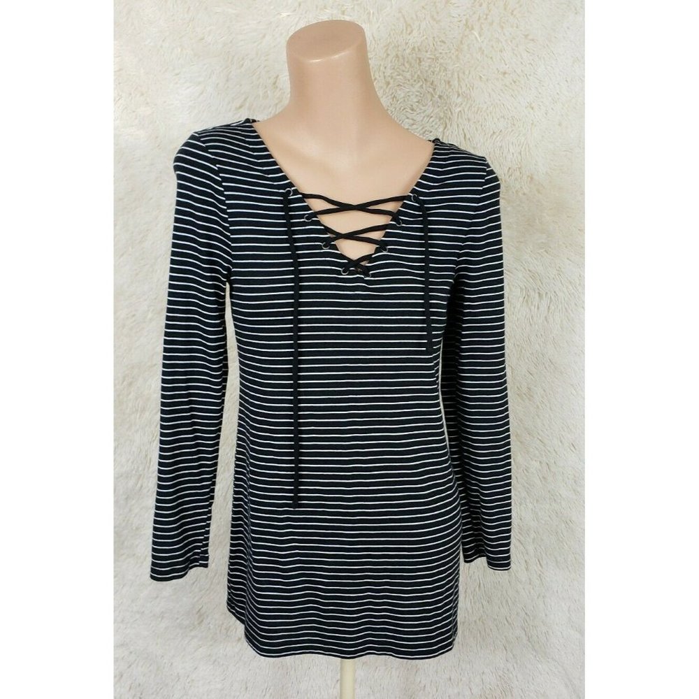 Old Navy Women's Size Medium Vneck Long Sleeve Top Black White Striped Cotton G
